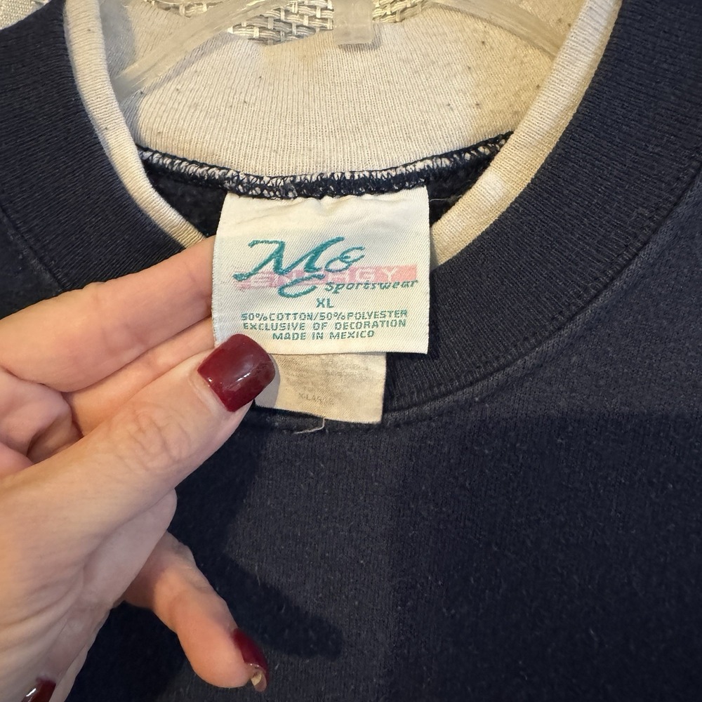 Vintage Womens Size XL Christmas Embroidered Sweatshirt Blue Cottagecore Grandma - Picture 4 of 5